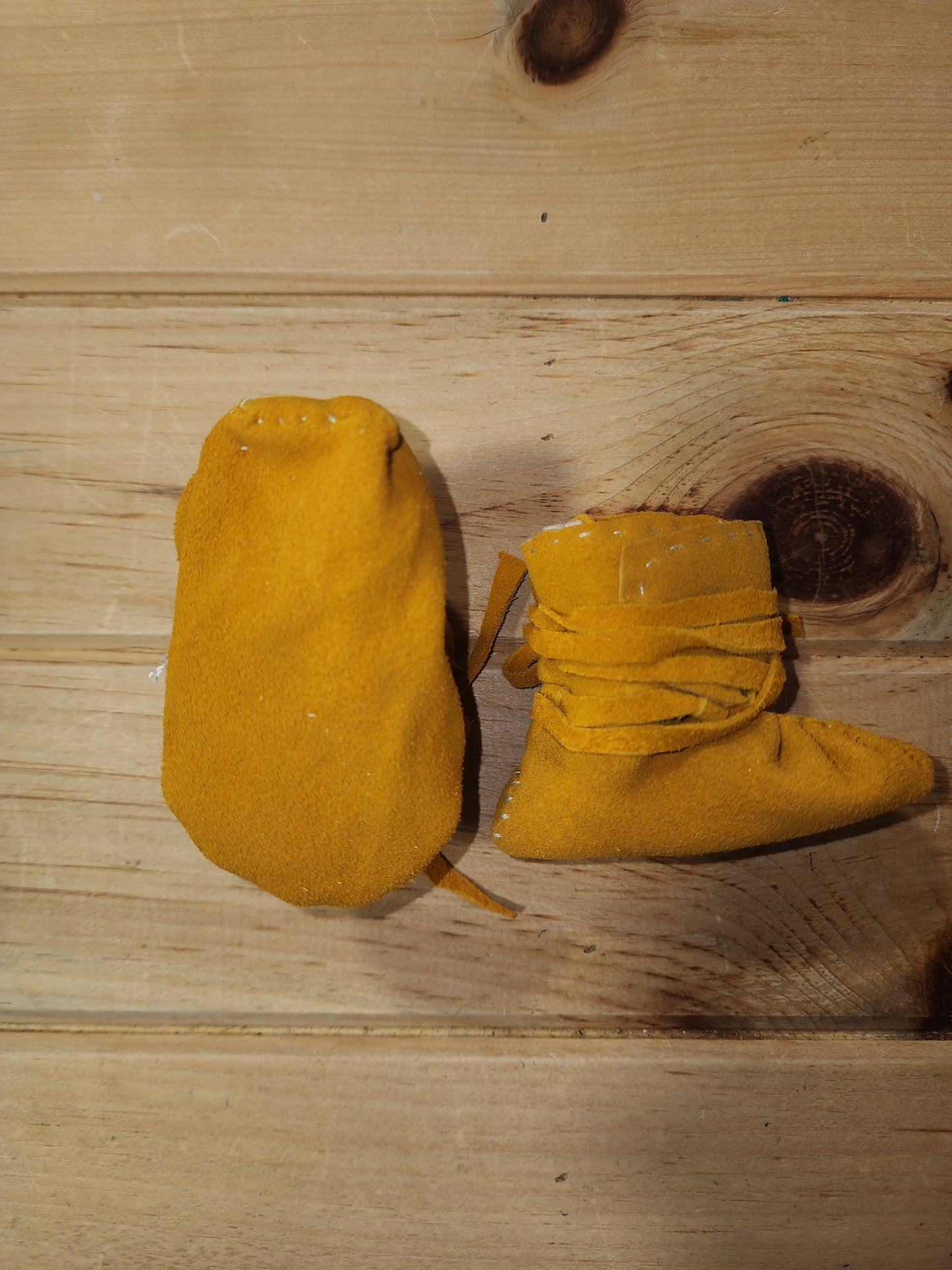 Chaussons en daim cuir style mocassin Taille 0