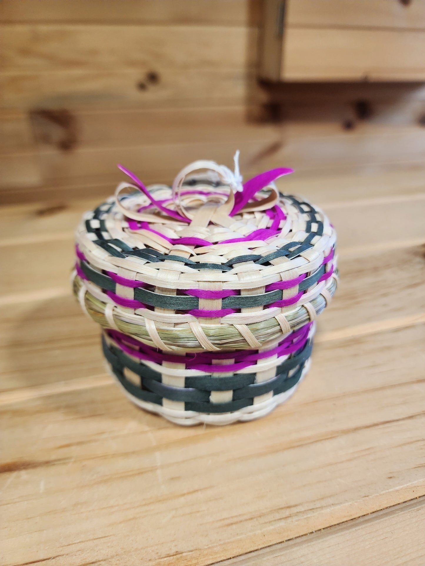 Small - Ash Basket - w Sweetgrass Rim Lid - Color Design