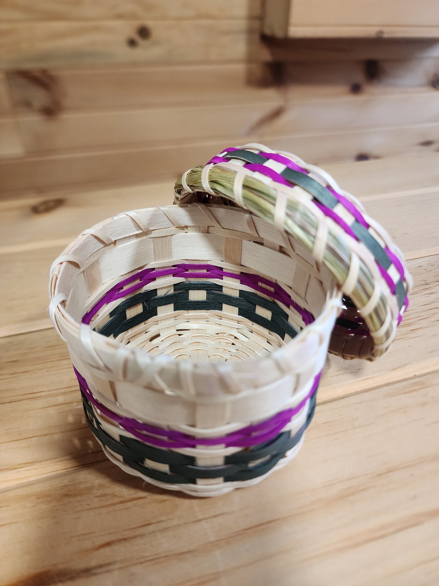 Small - Ash Basket - w Sweetgrass Rim Lid - Color Design