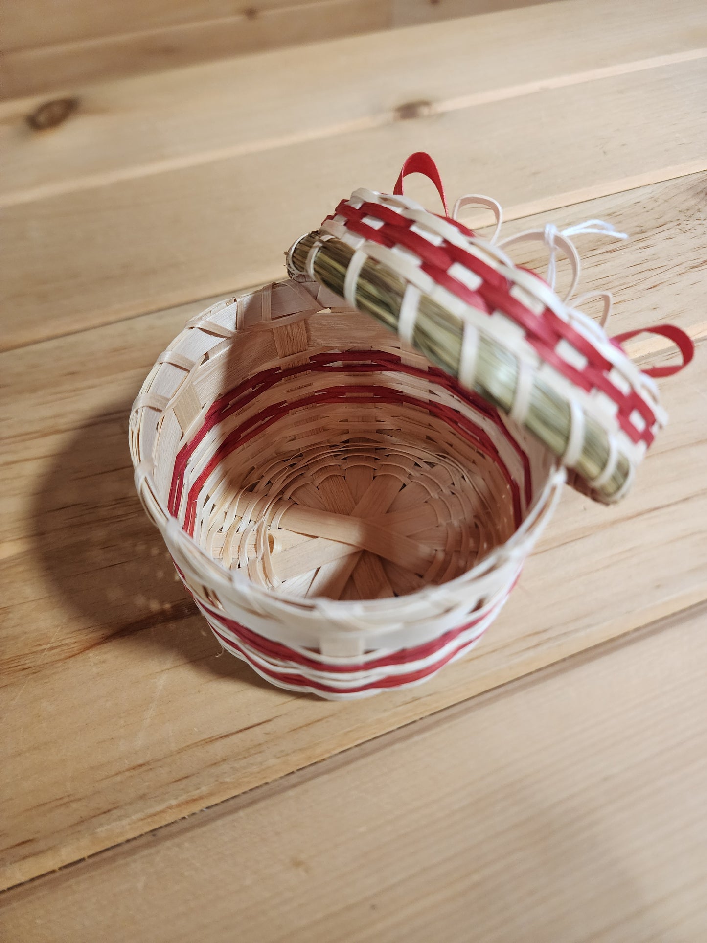 Small - Ash Basket - with Sweetgrass Rim Lid - Red Dye Design