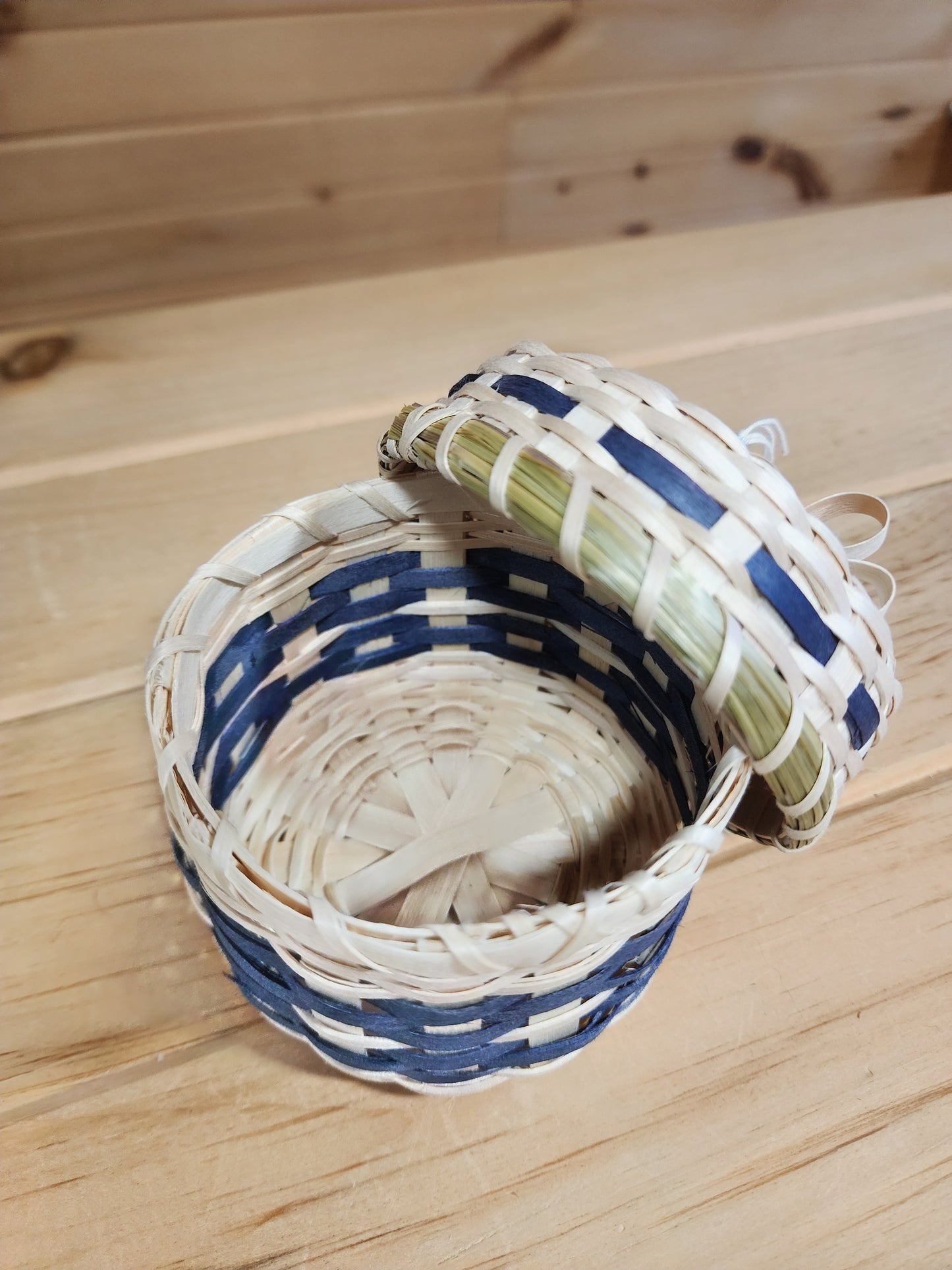 Small - Ash Basket - w Sweetgrass Rim Lid - Blue Dye Design