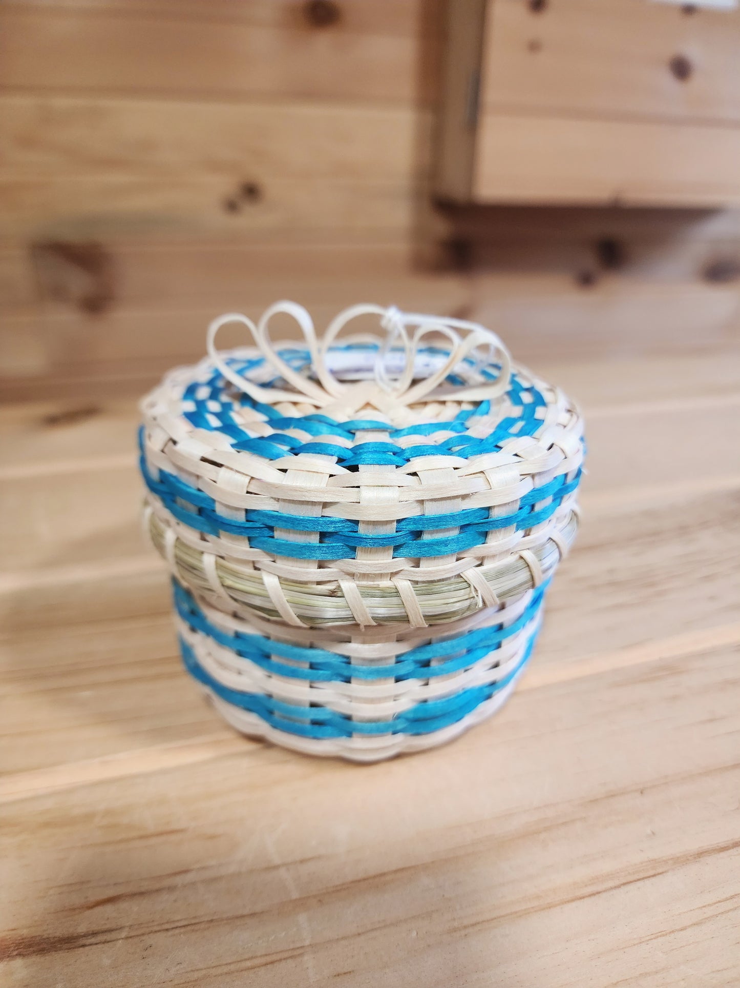 Small - Ash Basket - w Sweetgrass Rim Lid - Light Blue Design