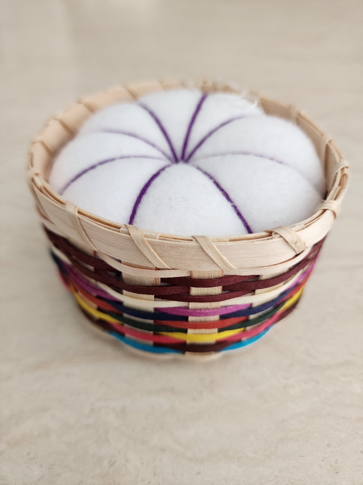 Pelote à épingles multicolore