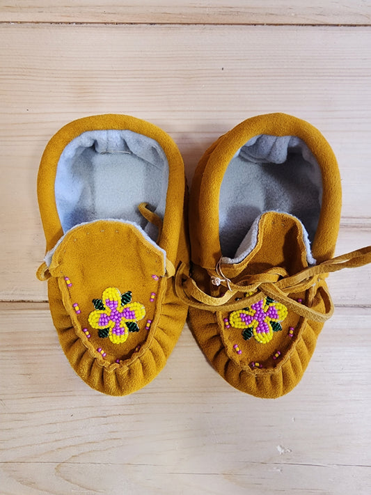 Leather Moccasins - size 6 (U.S.) - with Beaded Flower