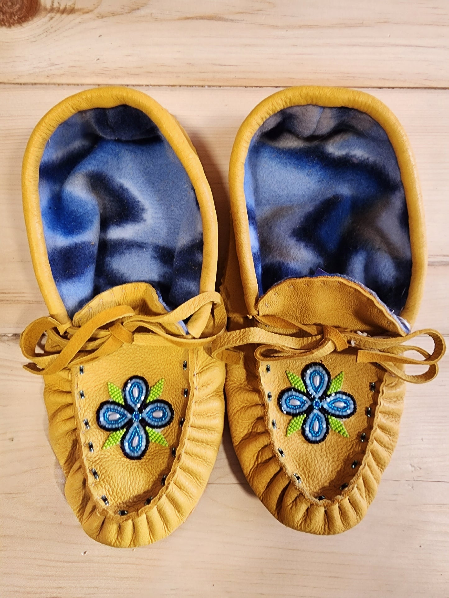 Leather Moccasins - size 9 (U.S.) - with Beaded Flower