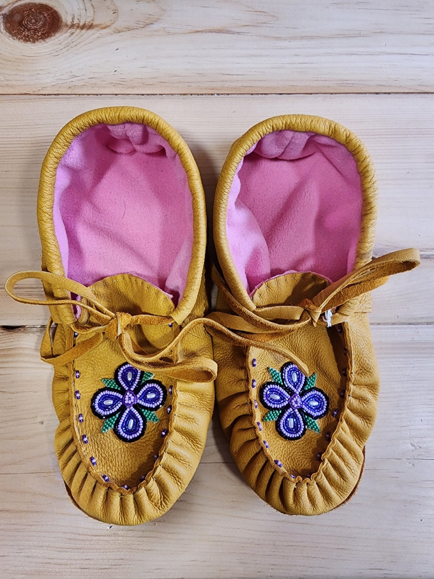 Leather Moccasins - size 9 (U.S.) - with Beaded Flower Design