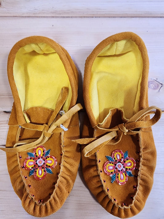 Leather Moccasins - size 9 (U.S.) - with Beaded Flower Design