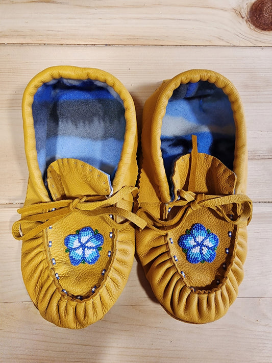 Leather Moccasins - size 7 (U.S.) - with Beaded Flower Design