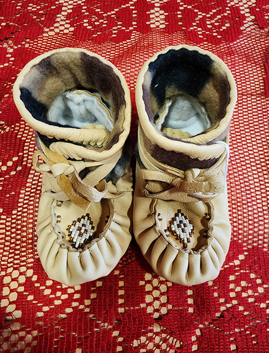 Leather Moccasin Wraps - size 5 (U.S.) - with Beaded Diamond Design